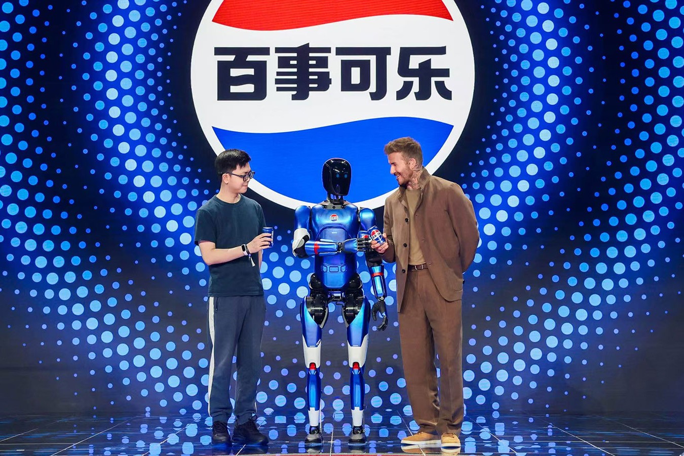 米兰·(milan)集团机器人携手百事中国共创“百事蓝宝” 共燃渴望新章